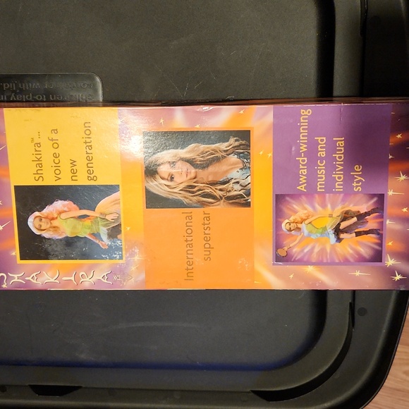 Collectible Mattel Shakira Doll with Green and Purple Outfit - Picture 2 of 3